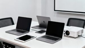 Read more about the article Maximizing Business Efficiency with the Latest MacBook Pro M5 Rentals